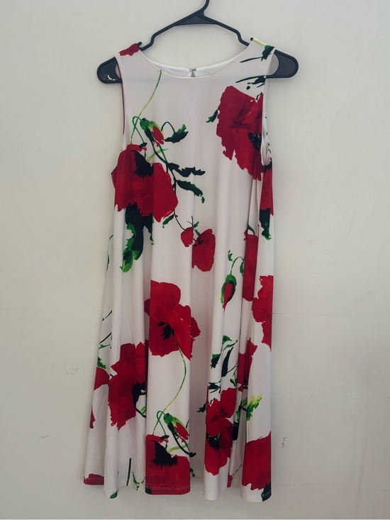 Anne Klein Dresses & Skirts - Anne Klein Size 12 White Dress with Red Floral Print